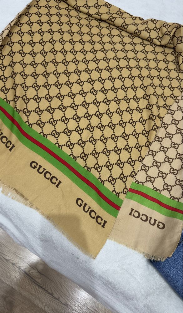 Szal, apaszka,chusta w logo