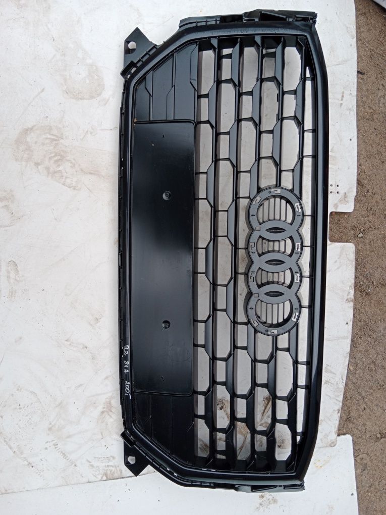 Audi Q2 81a grill atrapa