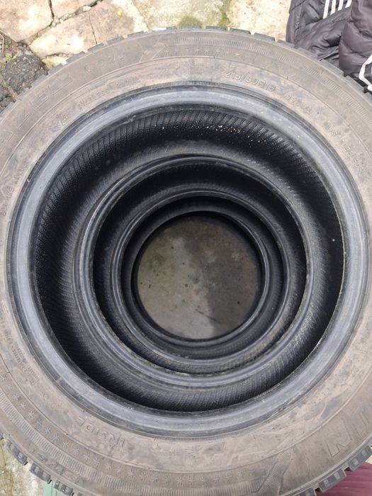 Продам шини 215/60 R16