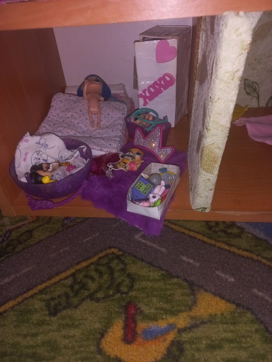 Ляльковий будиночок з лолами