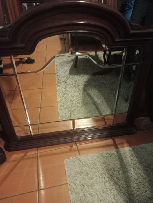 Espelho em madeira em bom estado