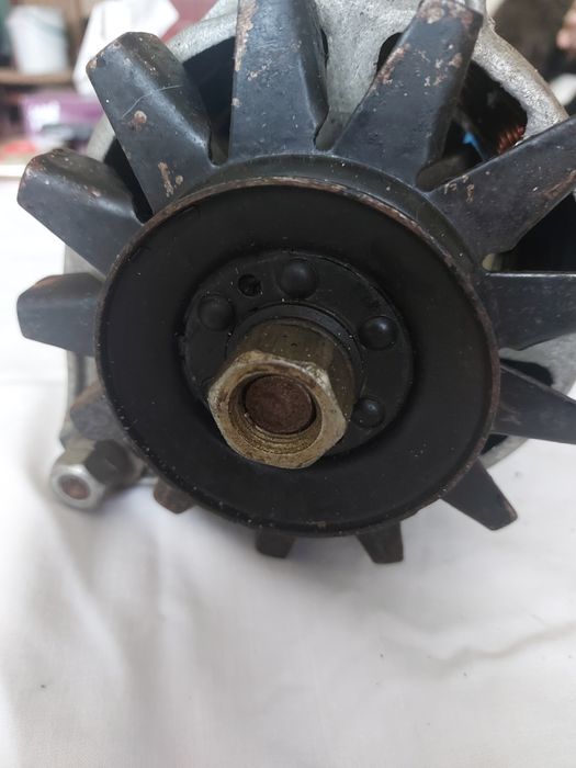 Продам генератор 14А 40В