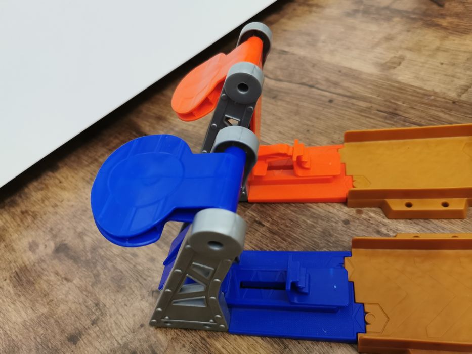 Zestaw Blaze i mega maszyny. Wyścig w błocie.