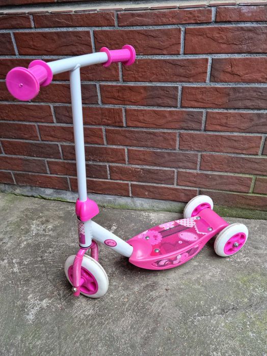 Hulajnoga dziewczęca trójkołowa.