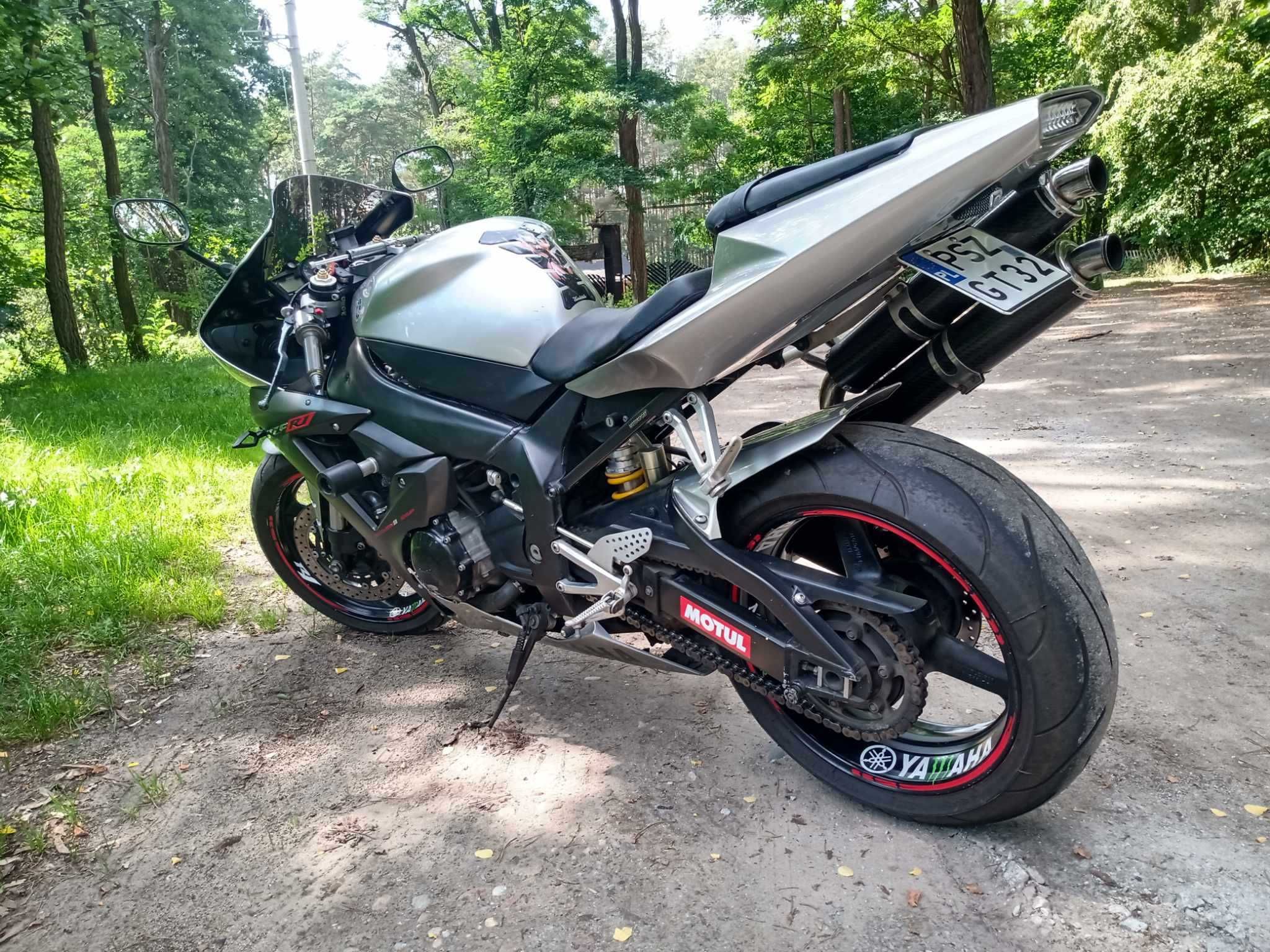 Motor Yamaha R 1