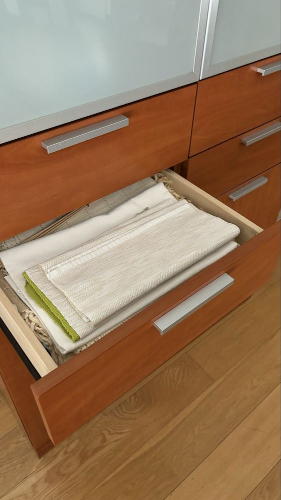 Vitrine em cerejeira