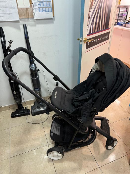 Carrinho de bebé com acessorios