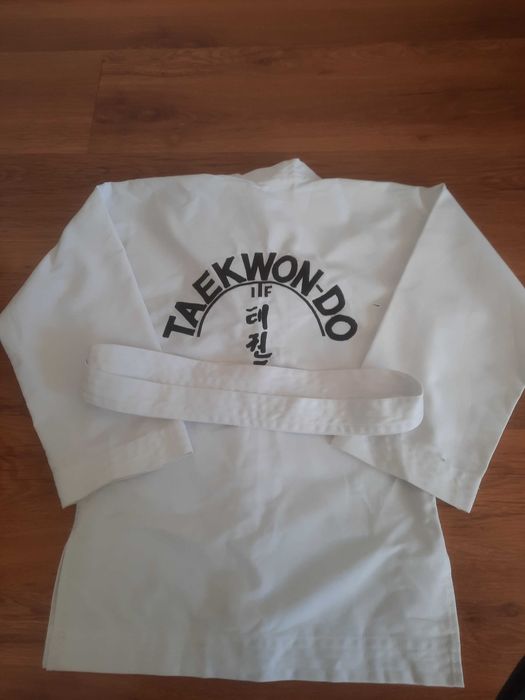 Strój taekwondo szyty na wymiar.