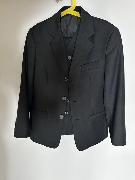 Czarny szary garnitur spodnie marynarka kamizelka 134 Konik