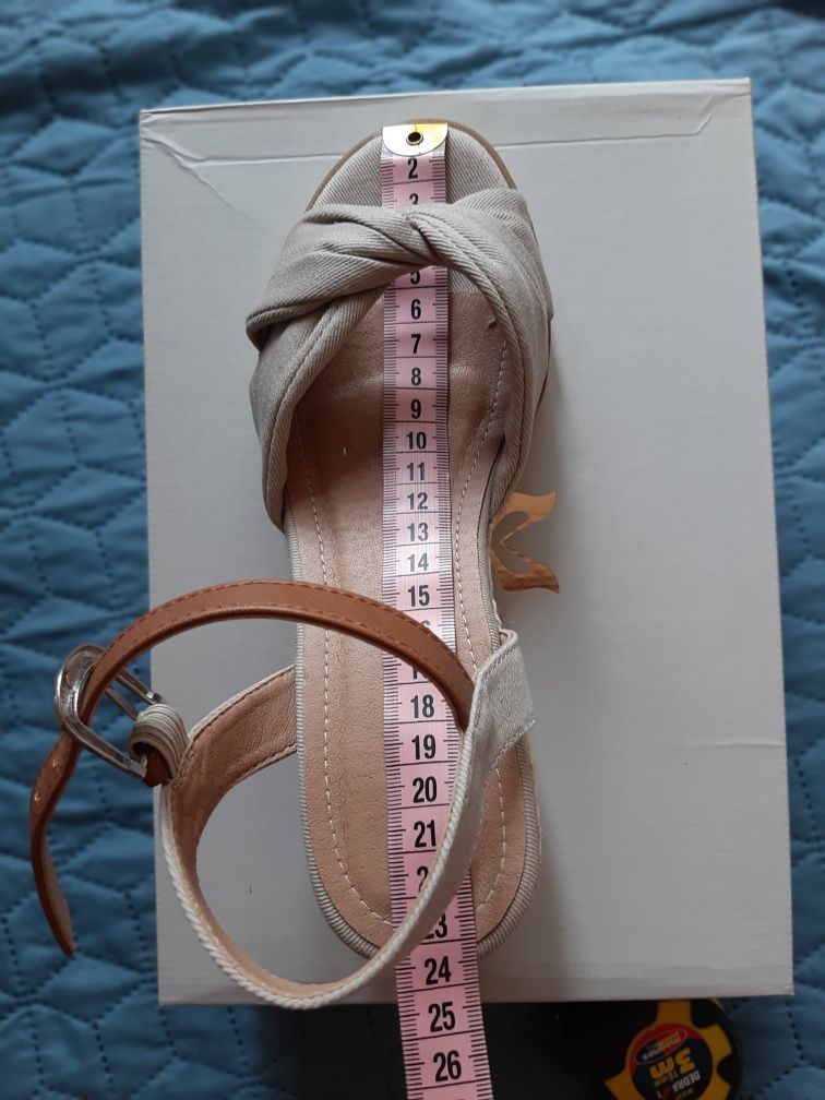 Beżowe sandały na koturnie Jenny Fairy 36