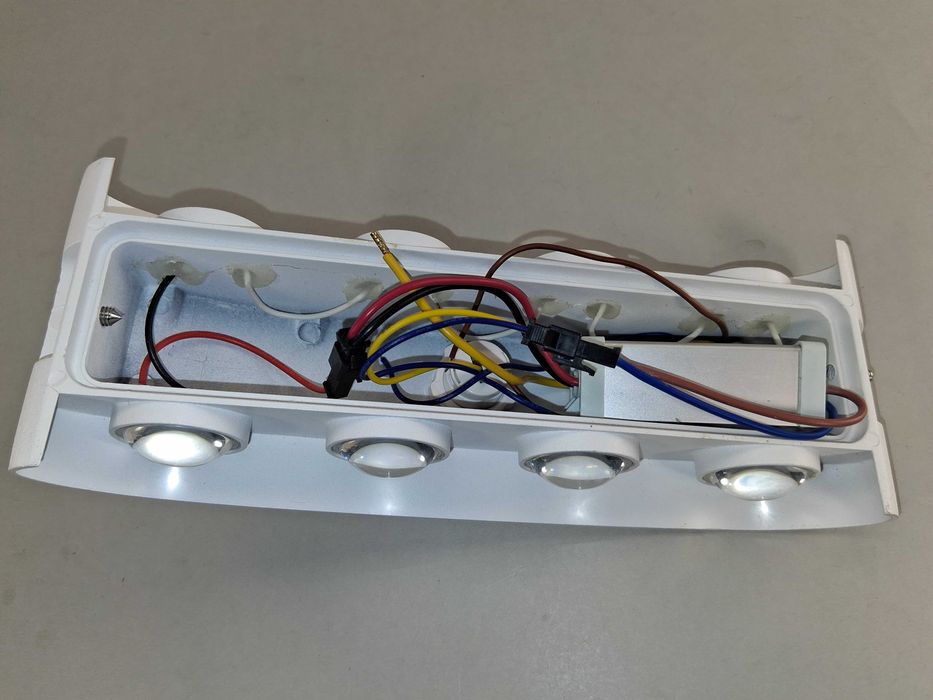 N207 LED Zewnętrzna/Wewnętrzna Kinkiet 4xLED Z Czujnikiem Ruchu PIR