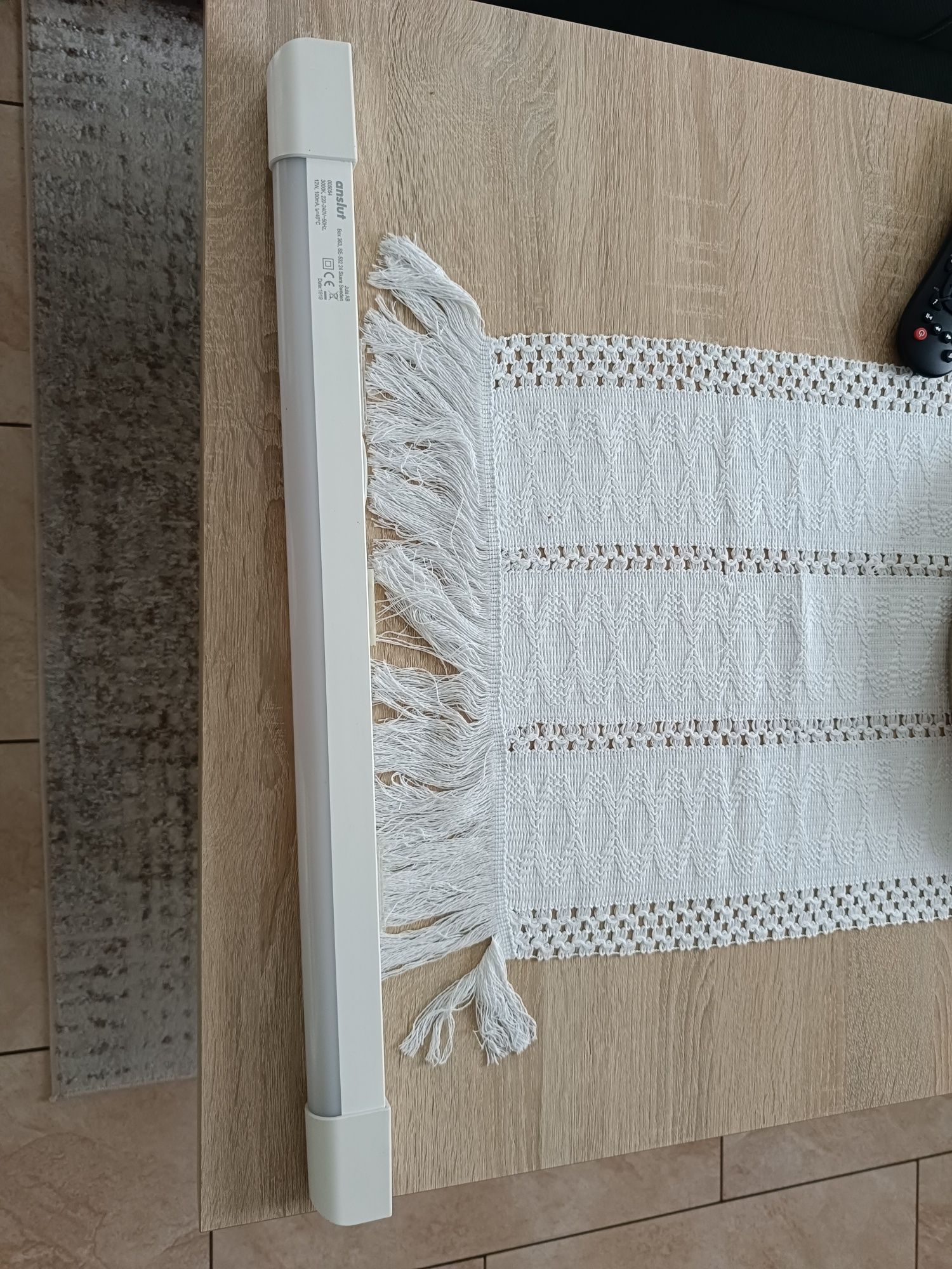Lampa Ansult do oświetlenia blatu i  do szafy światlo  3000K