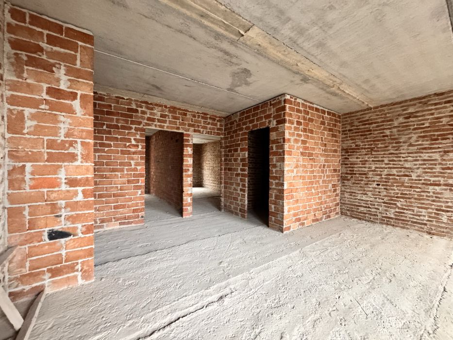 Продаж 3 кім.сирої квартири