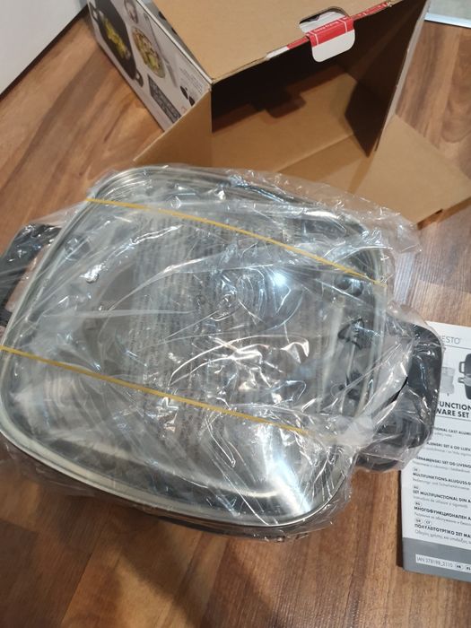 Wielofunkcyjny  garnek z akcesoriami