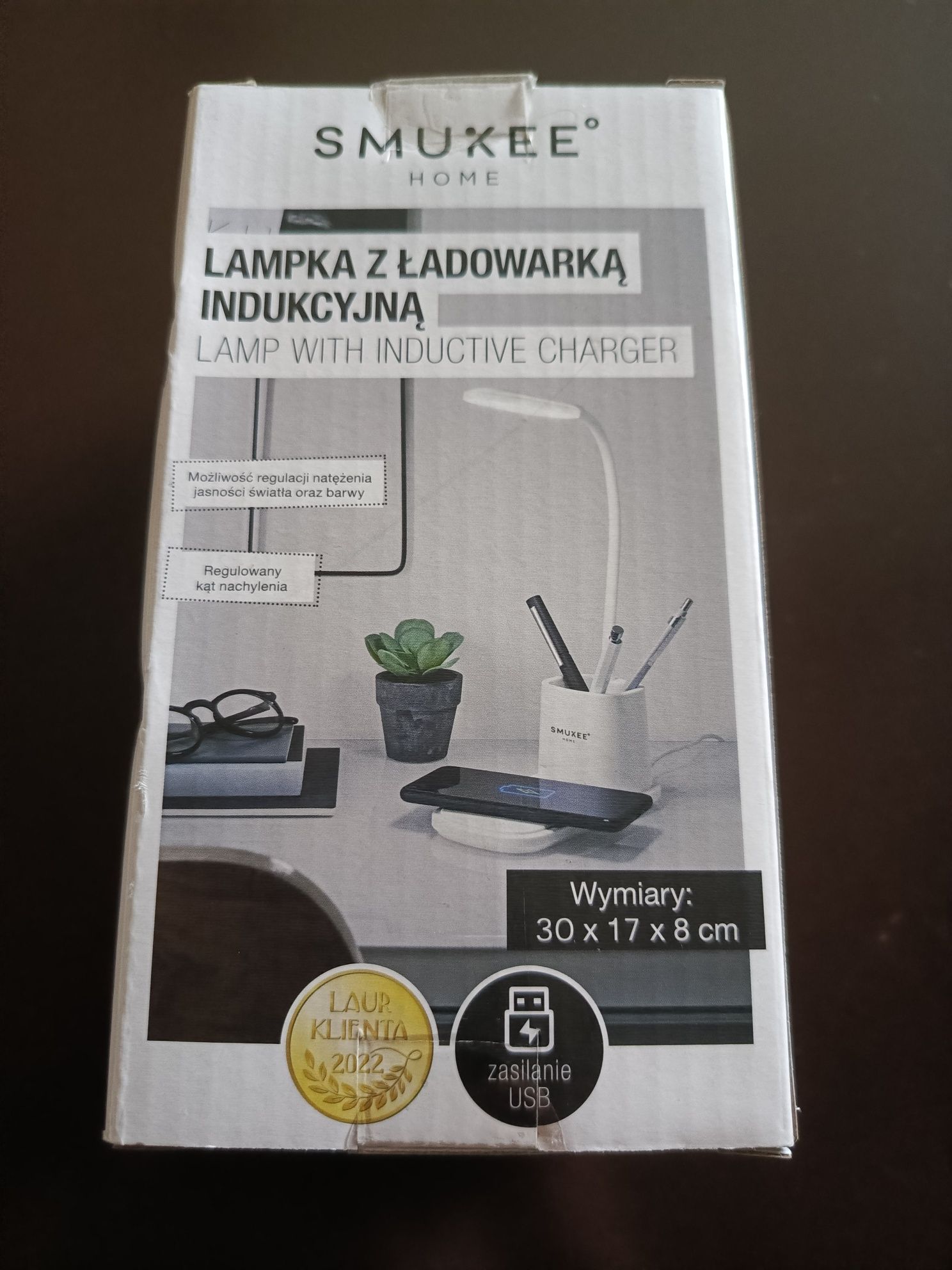 Nowa lampka z ładowarką indukcyjną