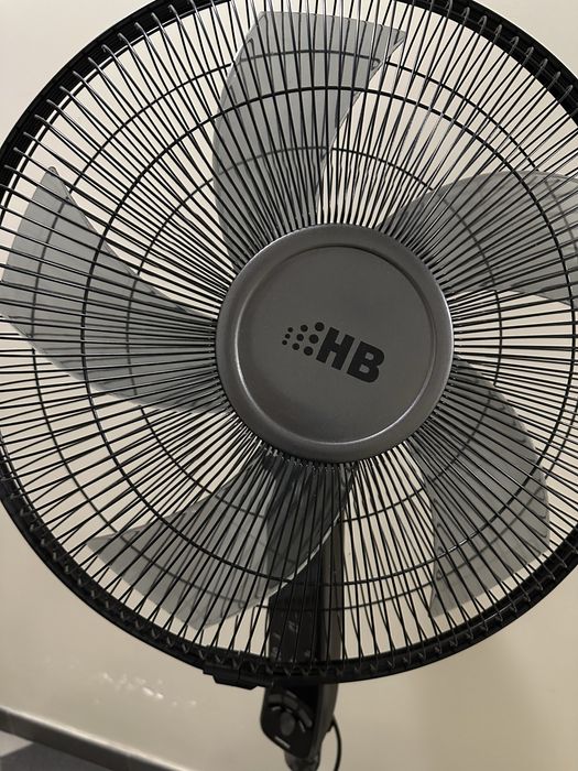 Wentylator stojacy HB czarny