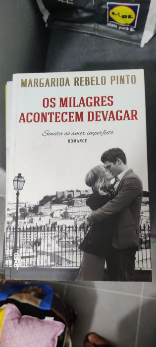 Livro "Os Milagres Acontecem Devagar"
de Margarida Rebelo Pinto