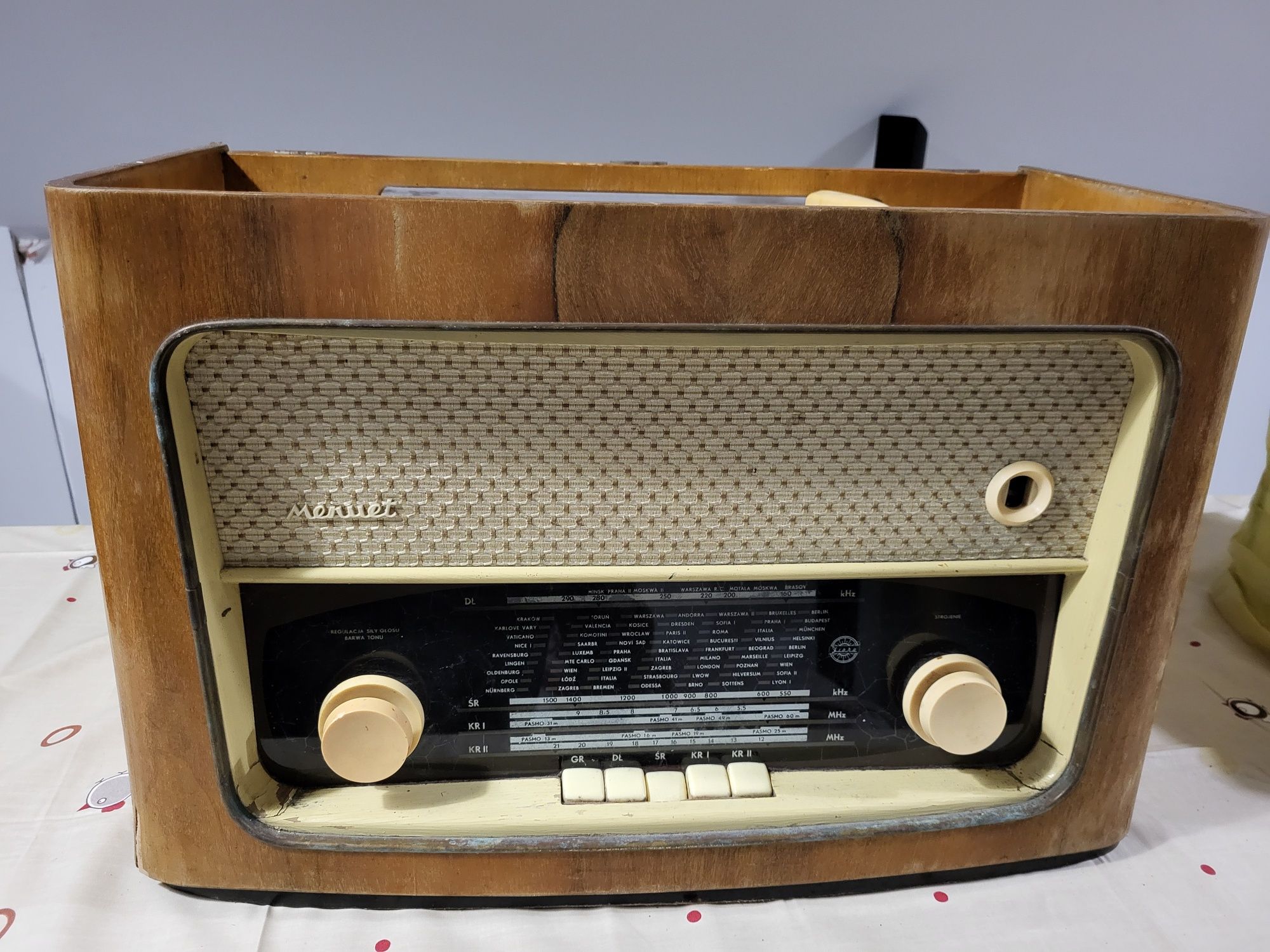 Stare radio z gramofonem

STARE RADIO Z GRAMOF