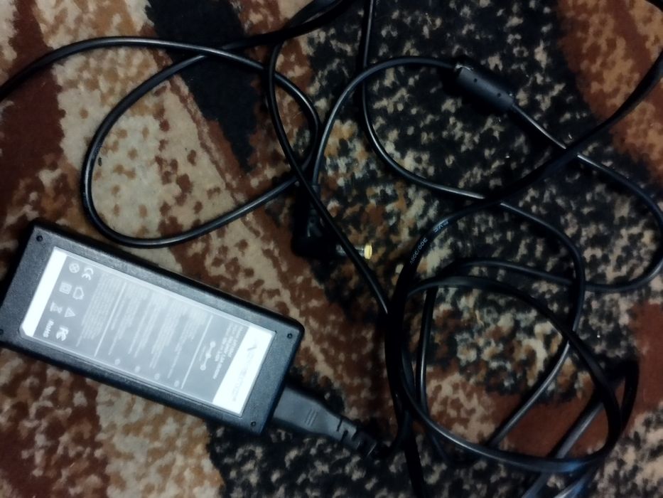 Zasilacz laptopa Movano