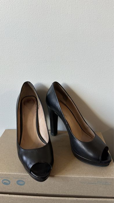 Шкіряні туфлі на підборах