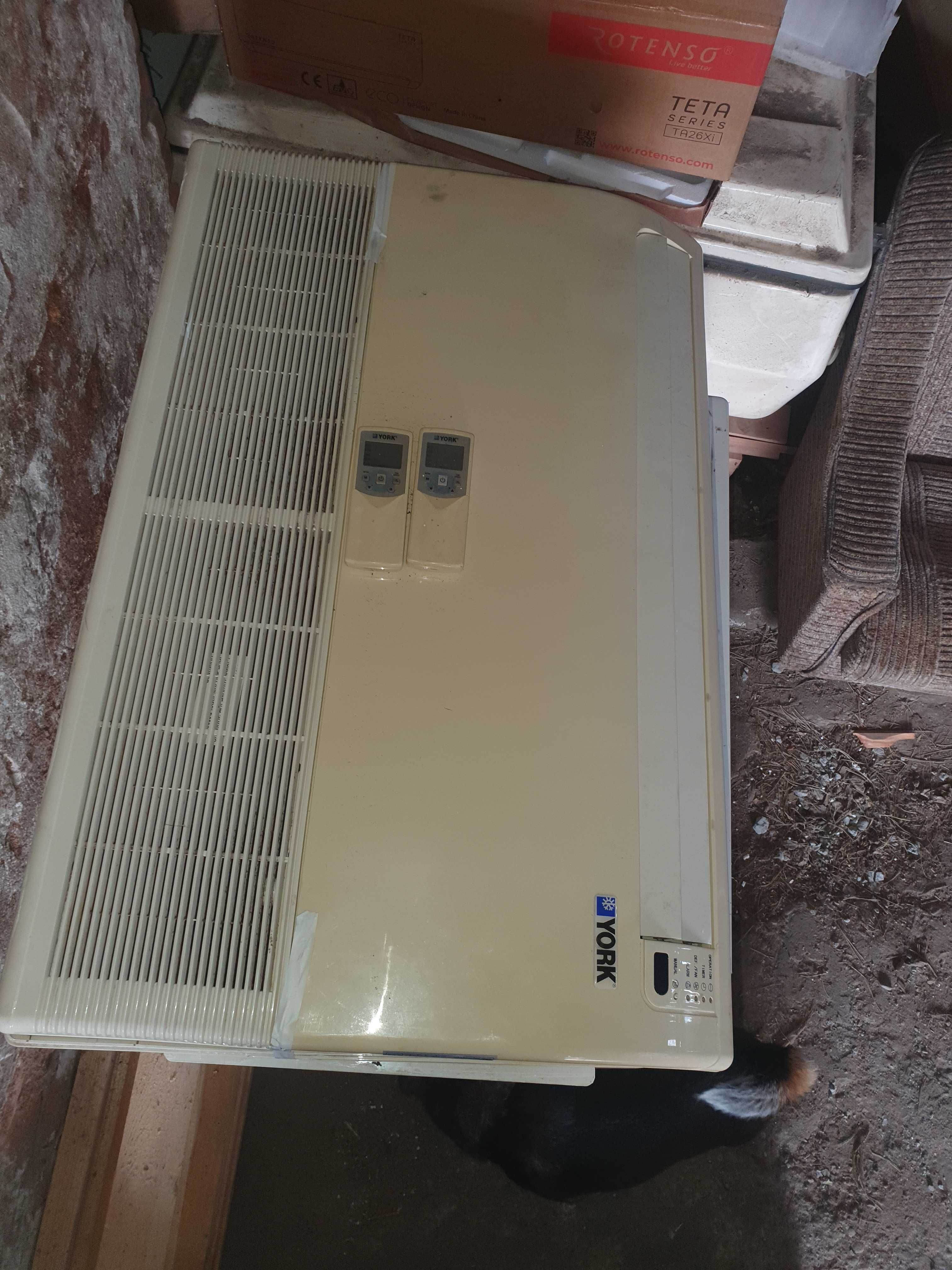 Klimatyzator marki York 7,5 kW (typu podstropowego, konsola))