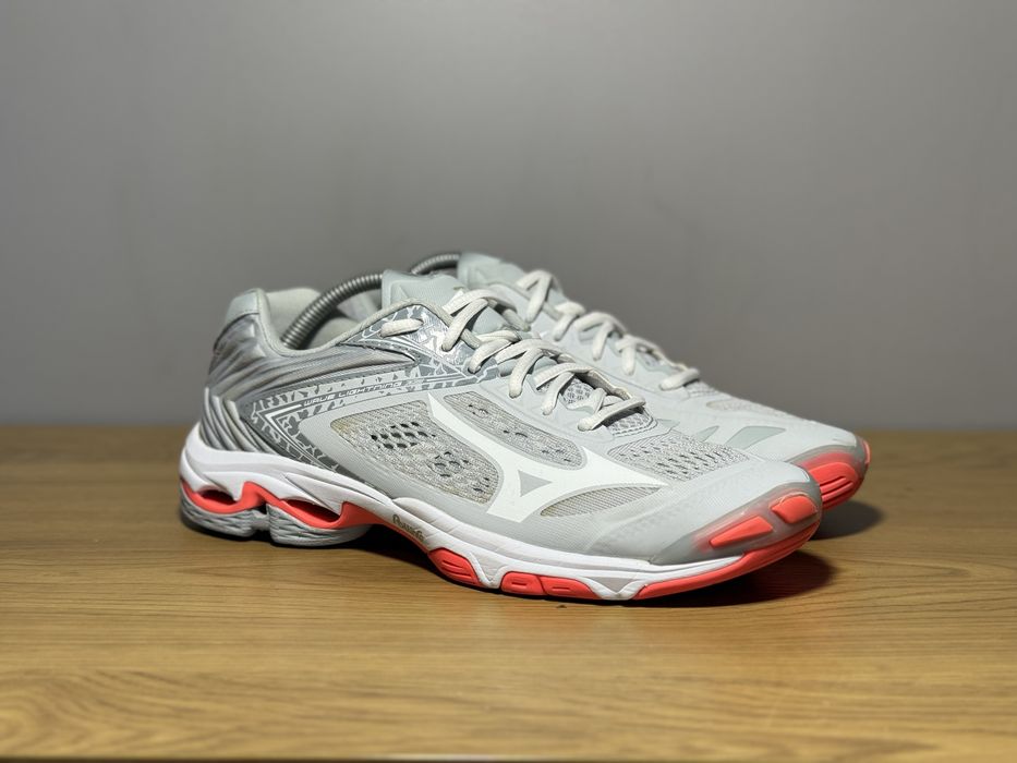 Волейбольні кросівки mizuno wave