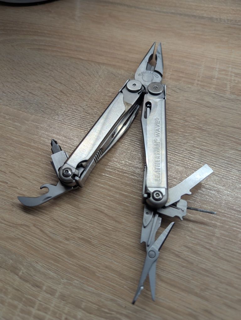 Multitool Leatherman Wave
