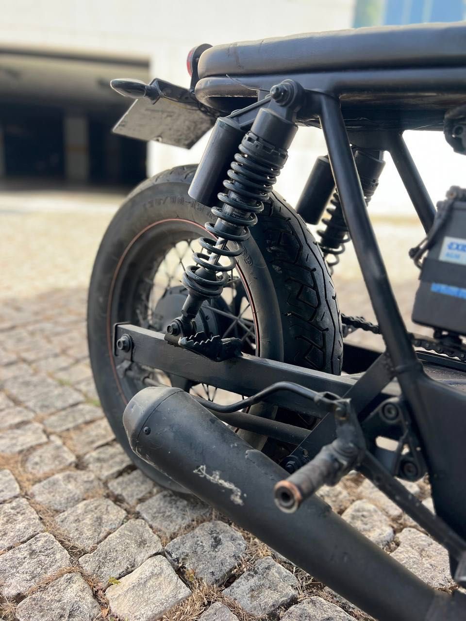 SUZUKI GN250 CAFE RACER