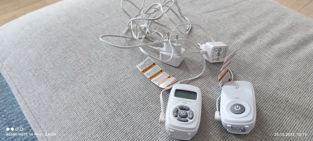 цифрова аудіо радіоняня (baby monitor), яка працює через DECT-зв’язок