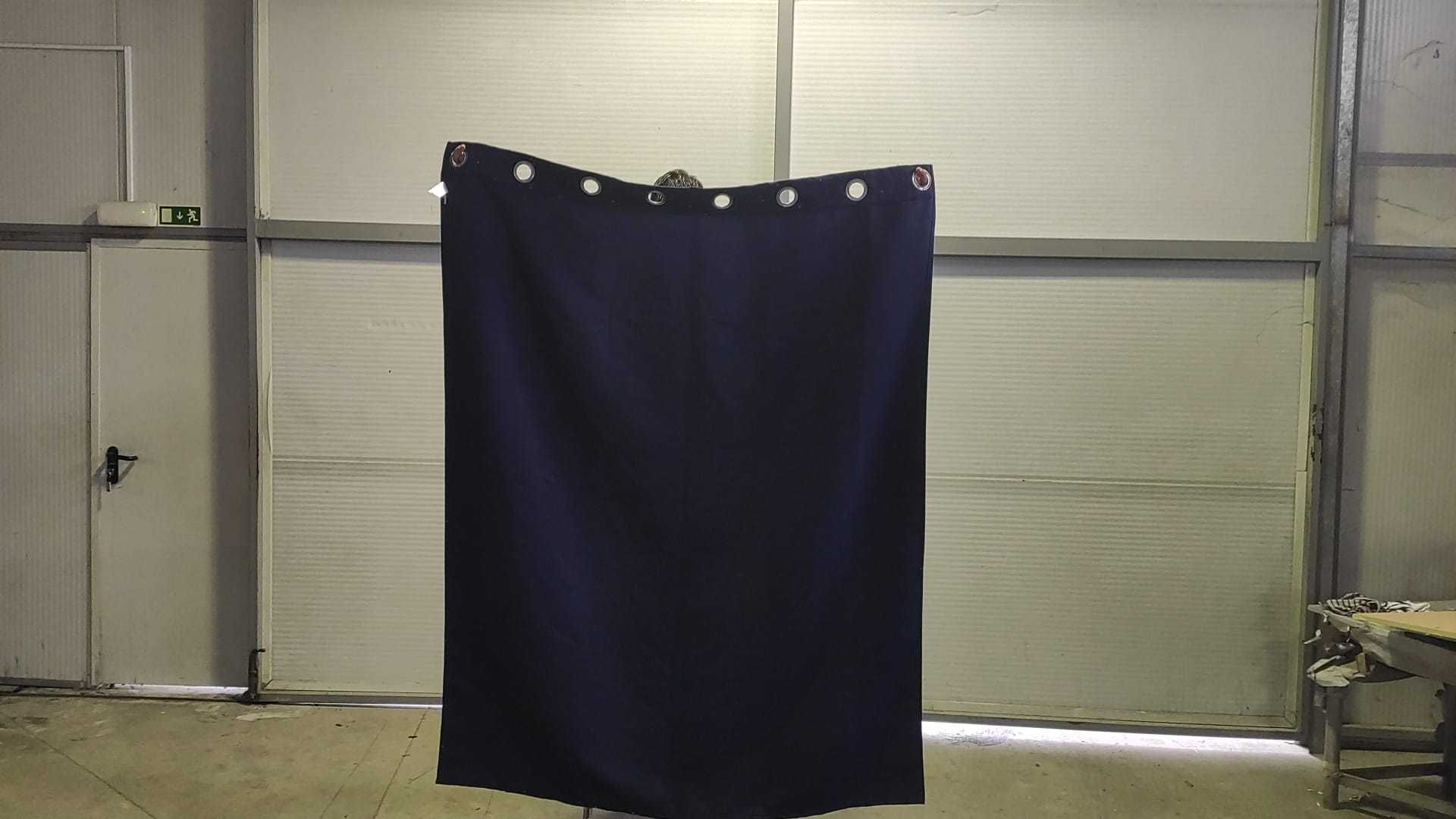 Cortinas com estrelas (Provador de loja de loupa de criança)