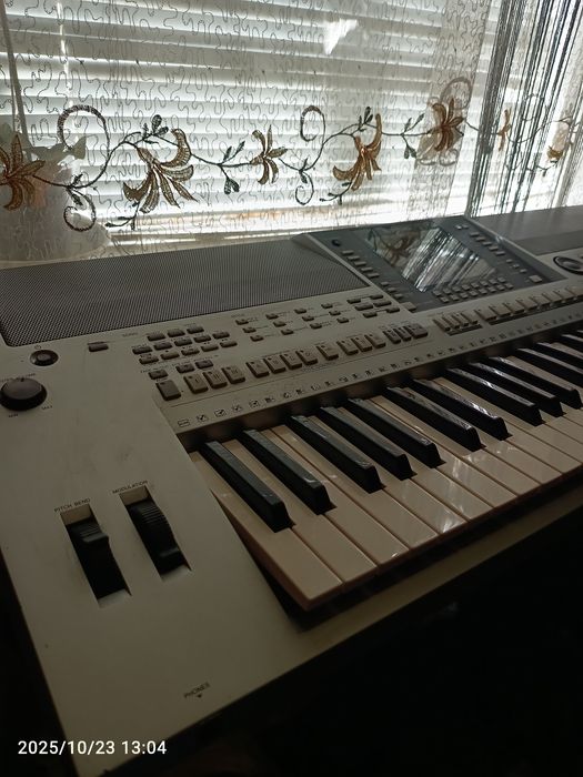 Yamaha PSR S710 в хорошому стані