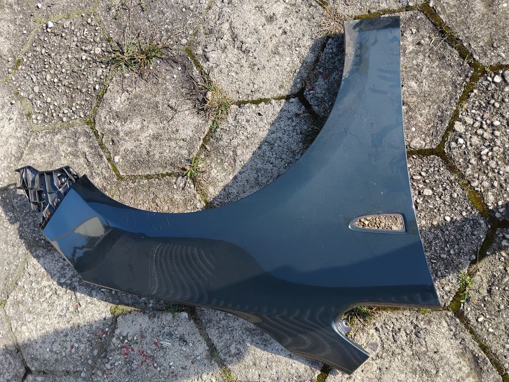 Błotnik  przedniego prawy astra j orginał