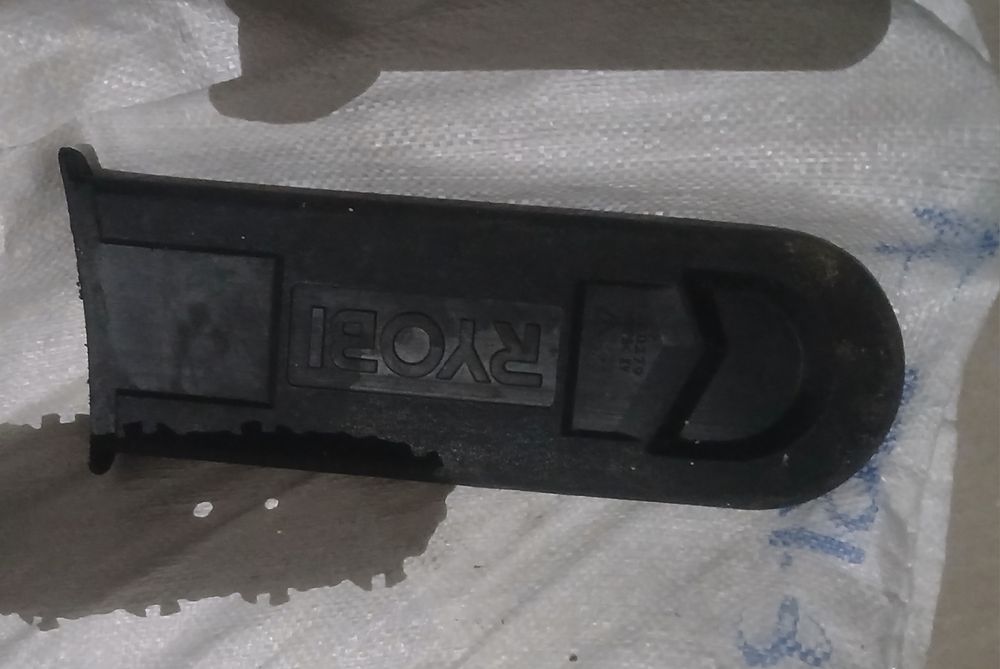Vendo motoserra eléctrica ( eletrosserra ) s/ carregador a trabalhar