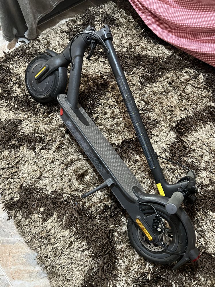 Trotinete Elétrica Xiaomi Mi Electric Scooter Essential Preta