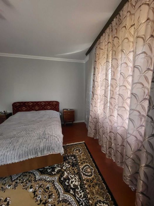 Продаж гарного будинку з земельною ділянкою в центрі Яремче!