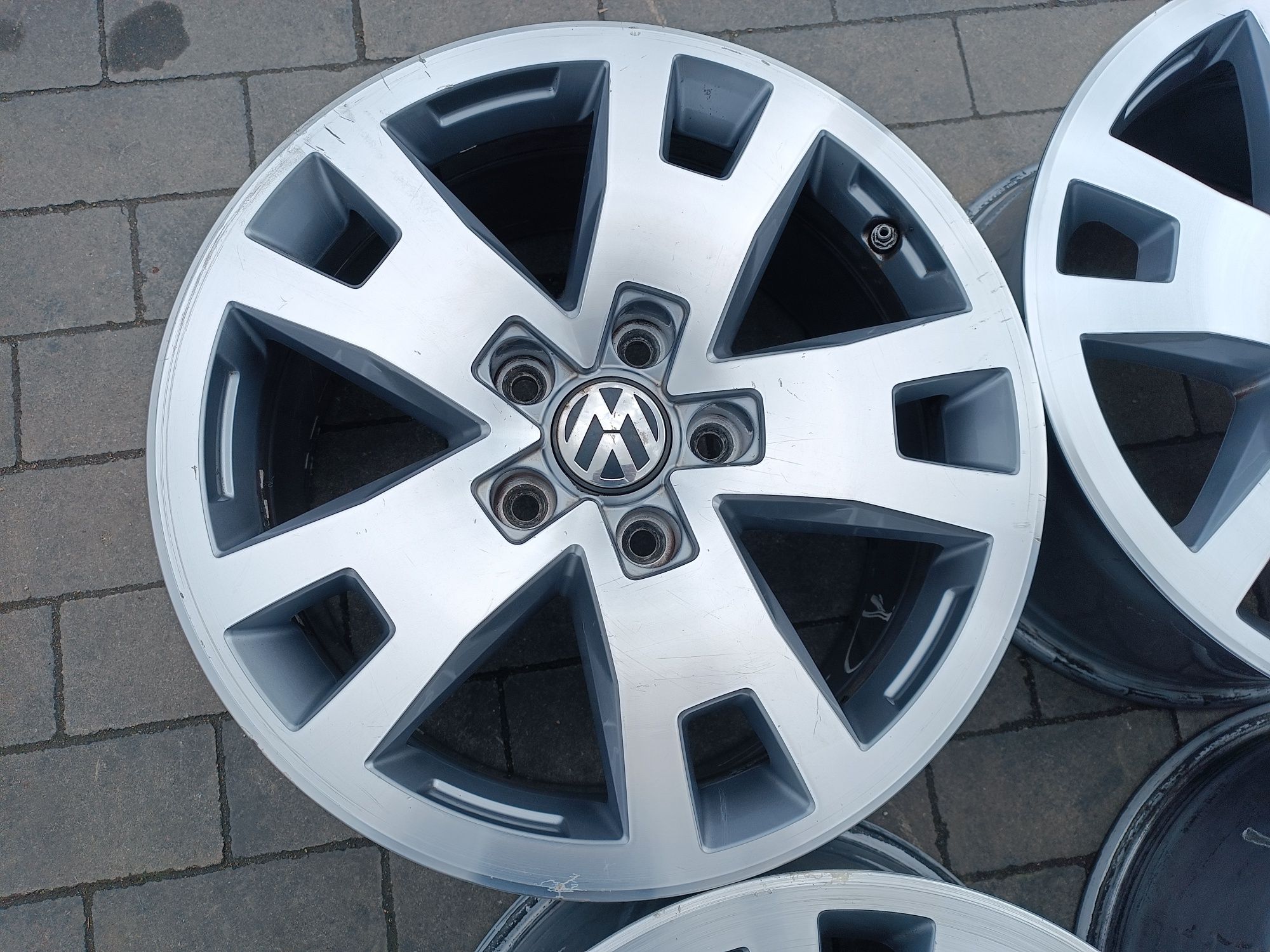 Felgi Alu VW Amarok 2H VW T6 Caravelle Multivan 5x120 ET49 8J17