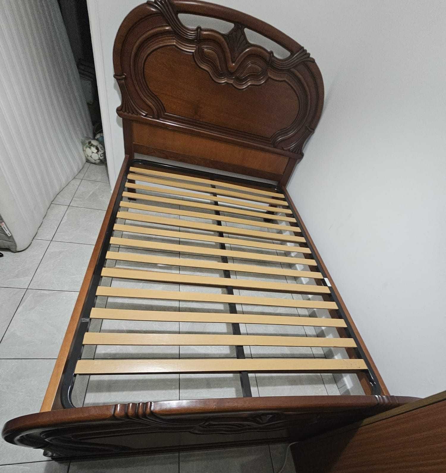 Vendo cama de casal - 140X200-  Madeira Mogno