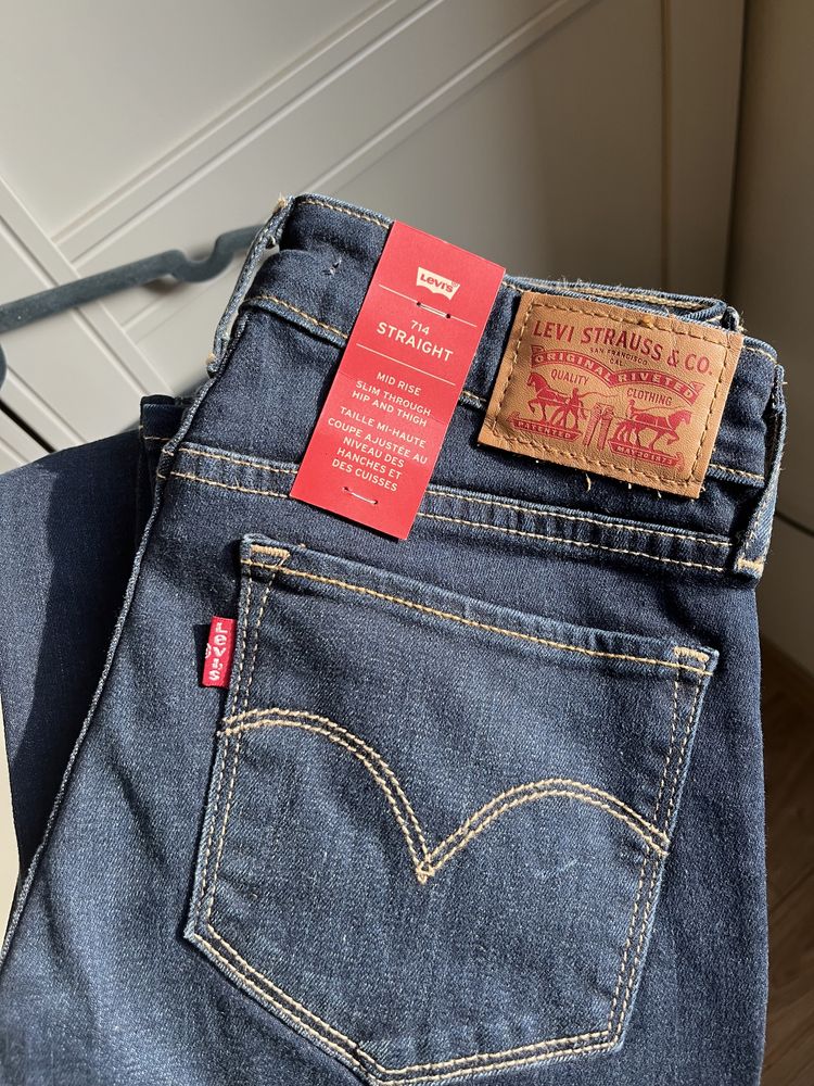 Spodnie levis 714 straight