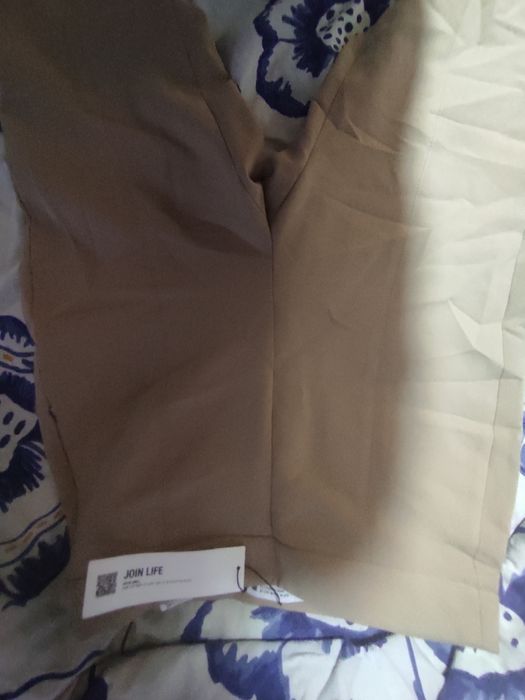 Calça com rachas nas pernas