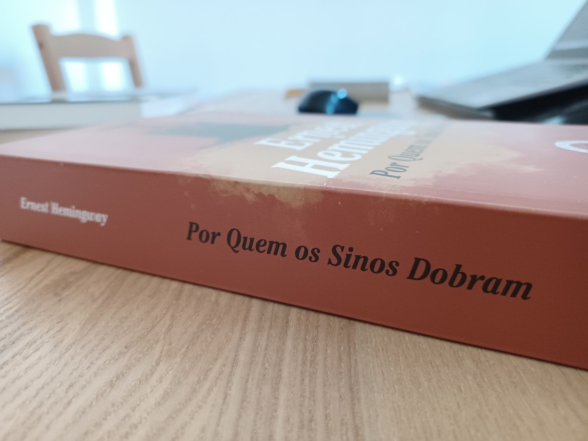 Livro Por Quem os Sinos Dobram, de Ernest Hemingway - Livros do Brasil