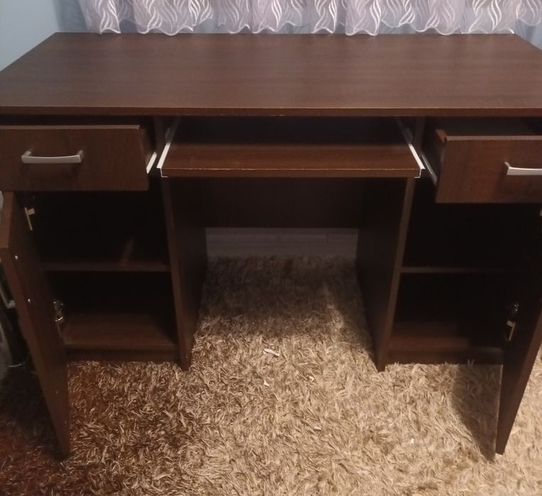 Sprzedam biurko 125×57,5 wraz z krzesłem.