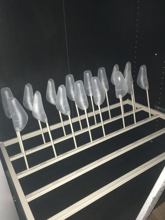 Roupeiro alto da ikea de 2 portas com espelho e acessórios incluídos