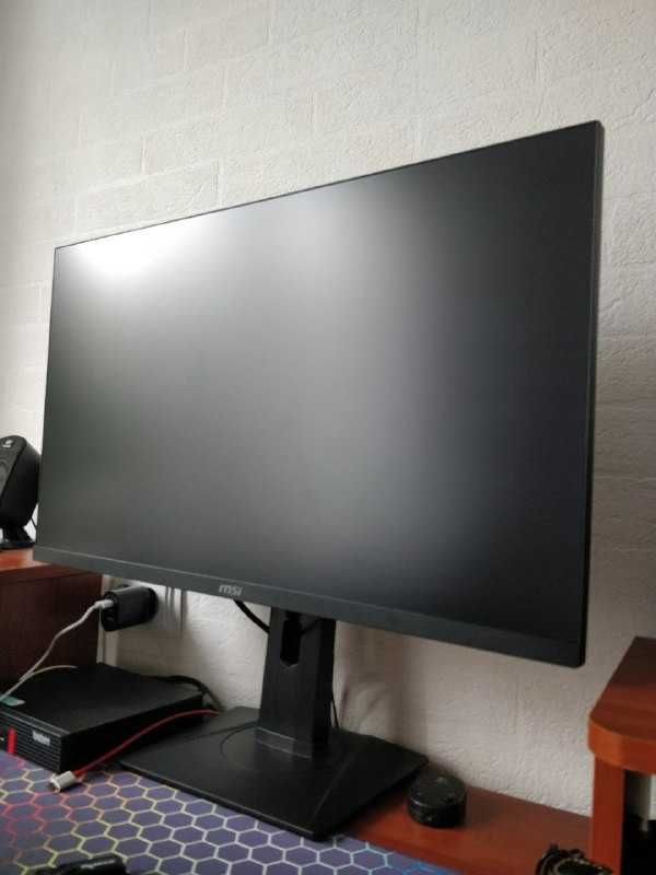 Монитор 27" MSI MAG 274QRF-QD E2 на гарантии