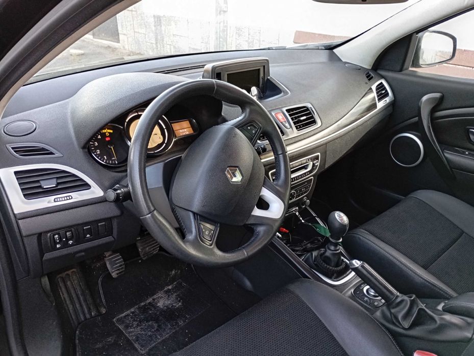 Megane 2011 venda por motivo de viajem