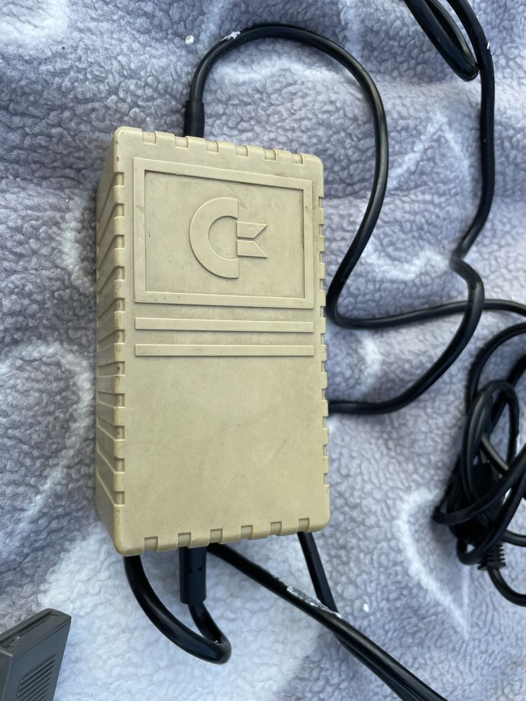 Commodore c64 plus magnetofon