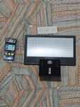 Luz exterior com painel solar