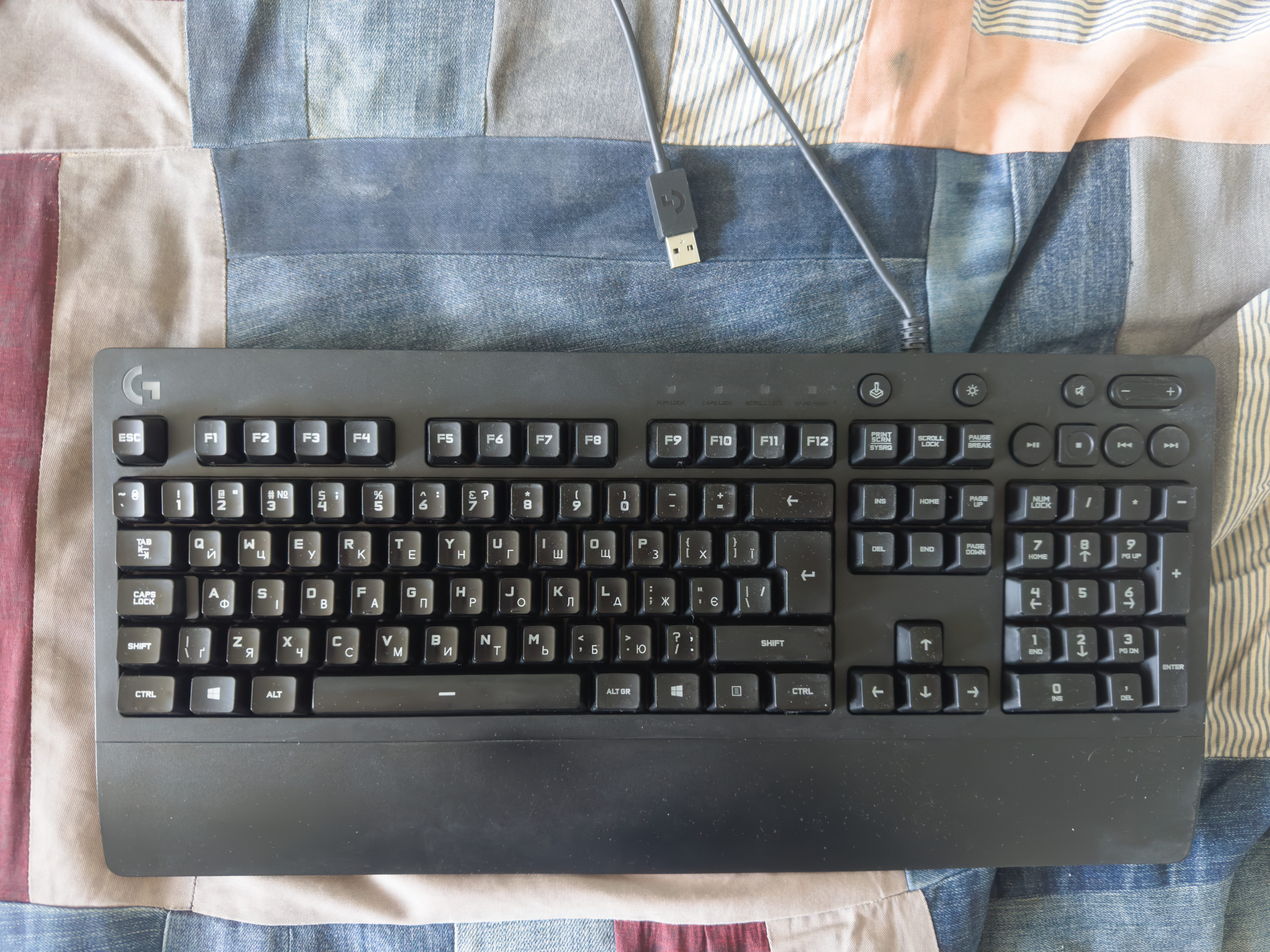 Клавиатура Logitech G213