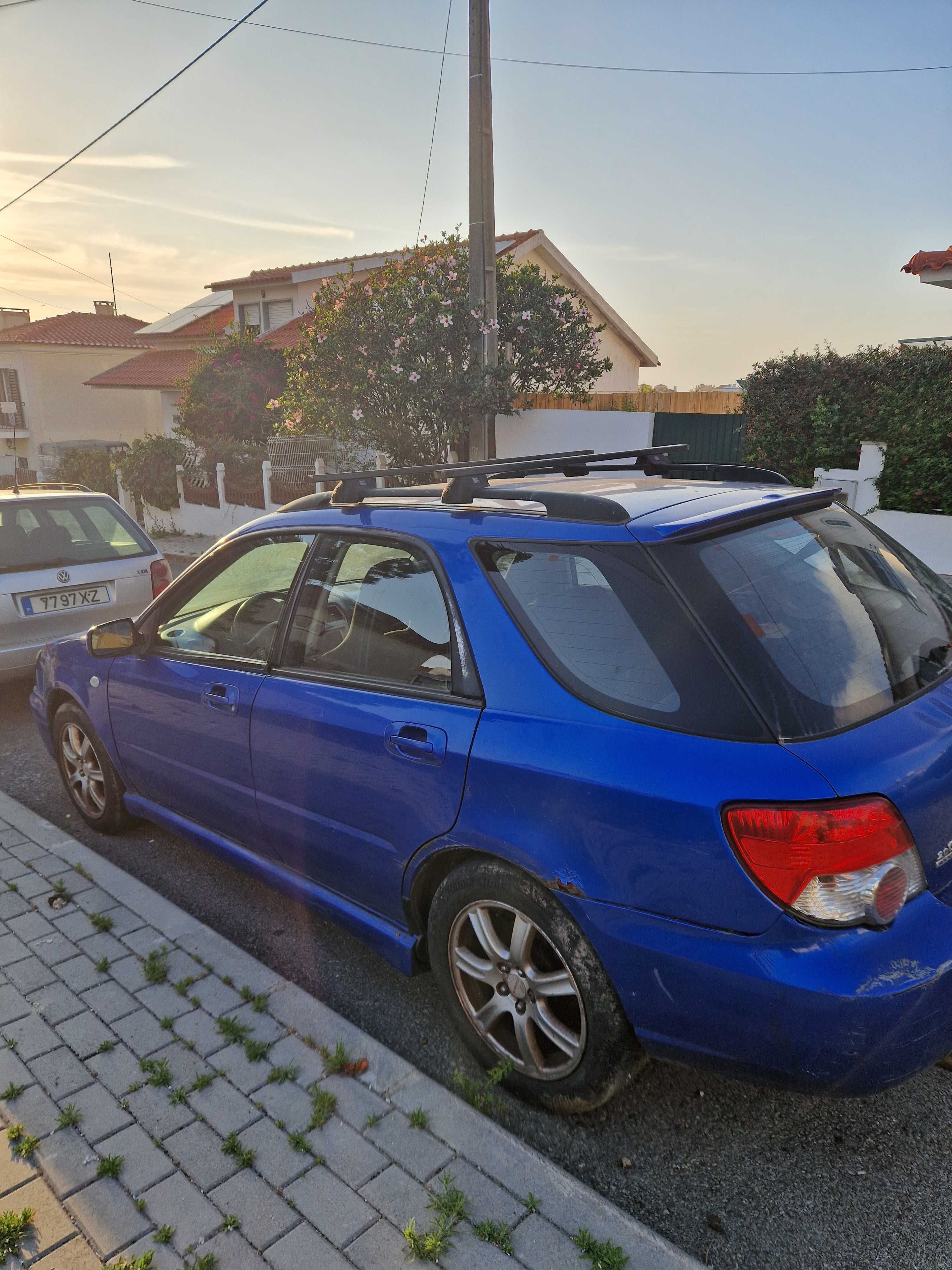 Subaru impreza com caixa avariada