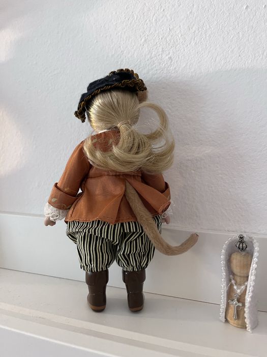 Gato das botas em porcelana