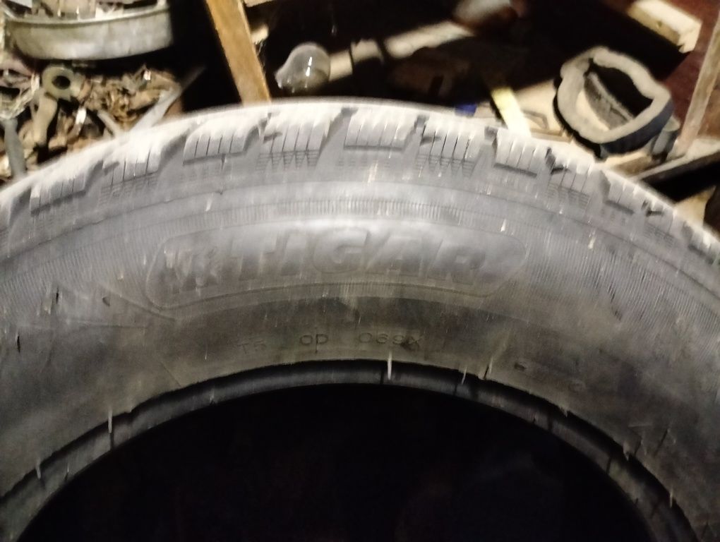 Зимові шини 215/65 r16